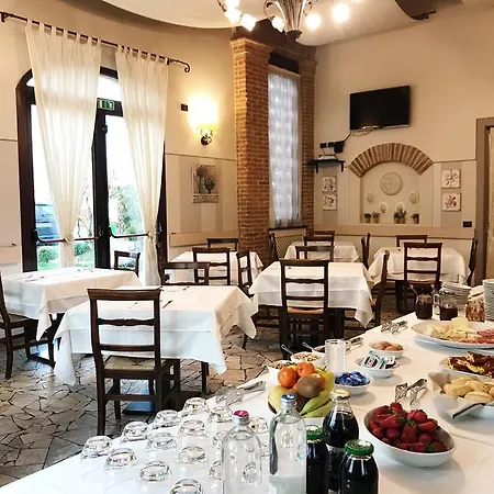 Hotel Del Rio Srl - Ristorante E Azienda Agricola 3*