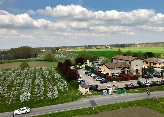 Del Rio Srl - Ristorante E Azienda Agricola 3*