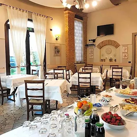 Del Rio Srl - Ristorante E Azienda Agricola Hotel 3*