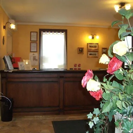 Del Rio Srl - Ristorante E Azienda Agricola ホテル 3*