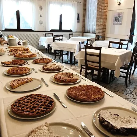 Del Rio Srl - Ristorante E Azienda Agricola ホテル 3*