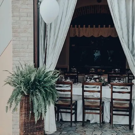 Del Rio Srl - Ristorante E Azienda Agricola ホテル 3*