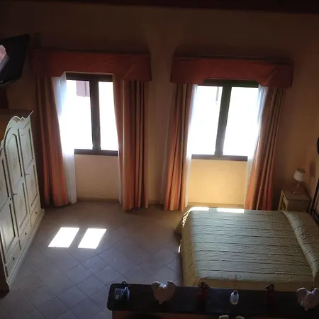 Del Rio Srl - Ristorante E Azienda Agricola ホテル 3*