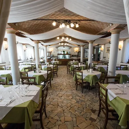 ホテル Del Rio Srl - Ristorante E Azienda Agricola 3*