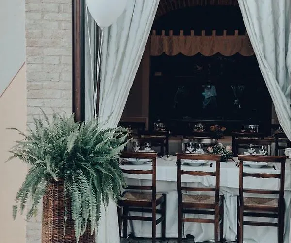 Del Rio Srl - Ristorante E Azienda Agricola Hotel 3*