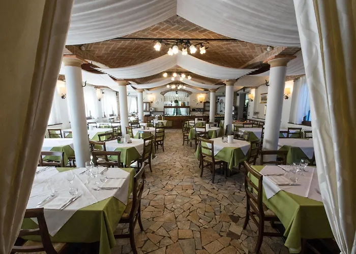 Hotel Del Rio Srl - Ristorante E Azienda Agricola 3*